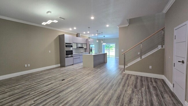 Building Photo - Beautiful and Modern 4 bed 3.5 Bath Townho...