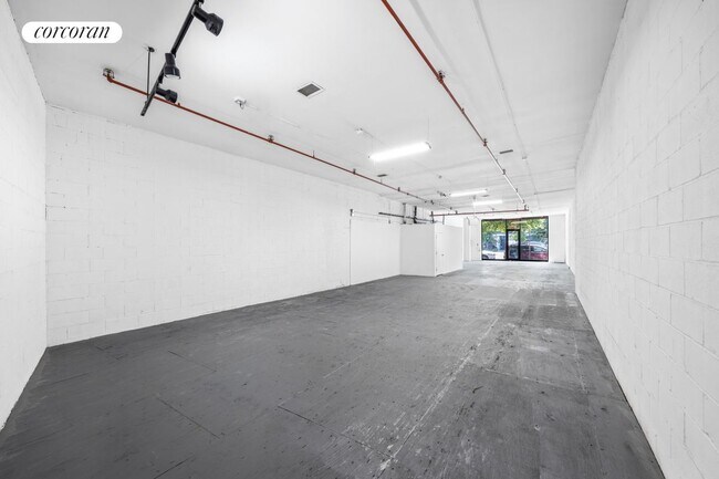 Foto del edificio - 1057 Flushing Ave