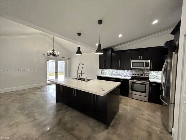 Building Photo - 4 br, 2 bath House - 9350 NW 34th Ct