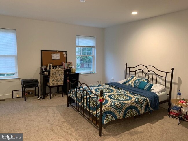 Building Photo - 16791 River View Cir