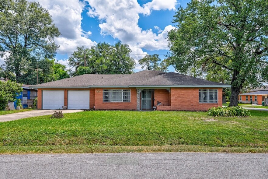 Primary Photo - 5611 Milart St