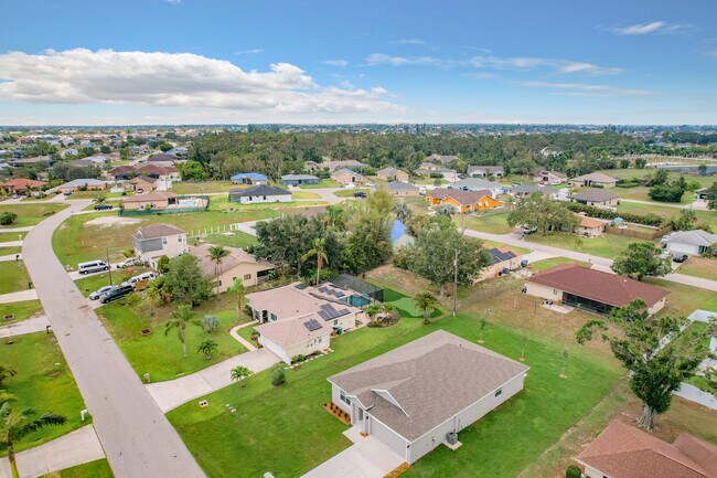 Building Photo - 736 SW 5th St