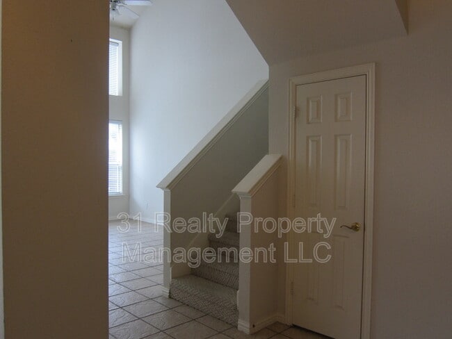 Foto del edificio - 900 Englewood Ln