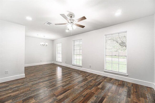 Building Photo - 735 Reseda Dr