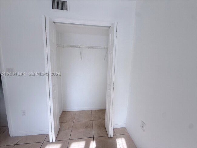 Foto del edificio - 995 NE 34th Ave