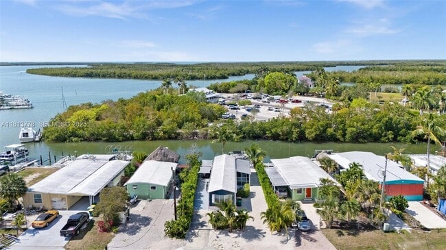 Building Photo - 648 E Palm Ave