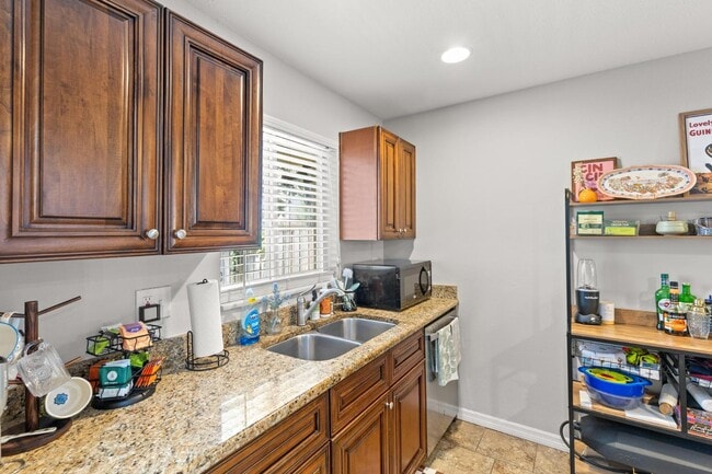 Building Photo - Azeele - 3206 West Azeele Street #107 - #107