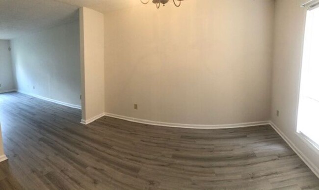 Building Photo - 7950 Shady Oak Trail