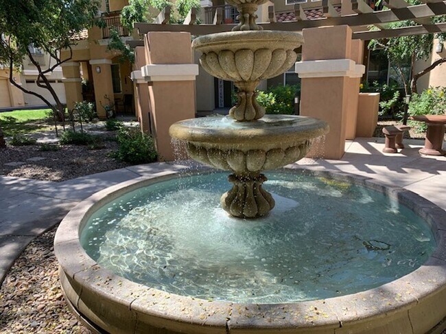 Foto del edificio - Condo in walking distance to downtown Chandler