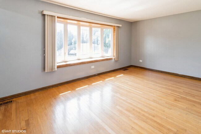 Foto del edificio - 4530 Butterfield Rd