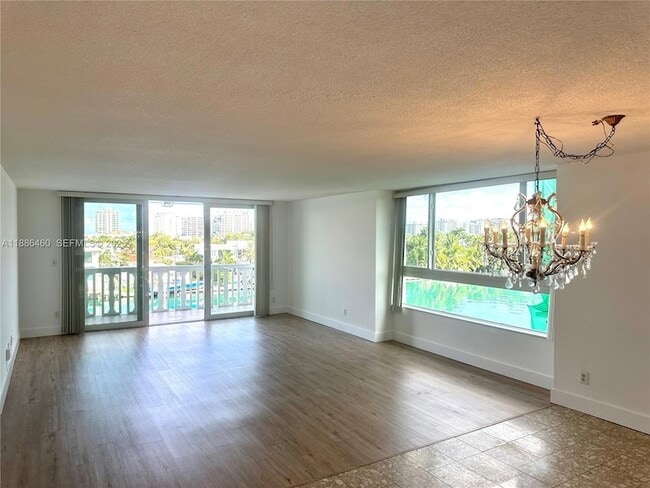 Foto del edificio - 9501 E Bay Harbor Dr