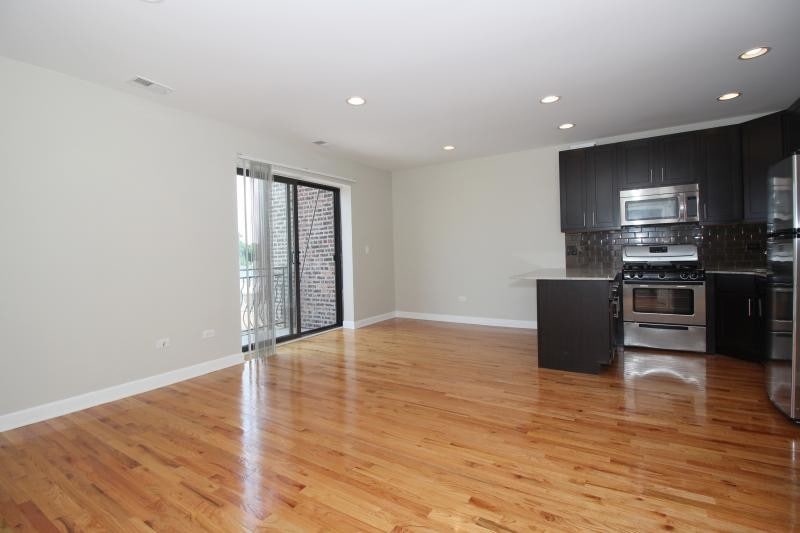 Primary Photo - 4759 N Maplewood Ave