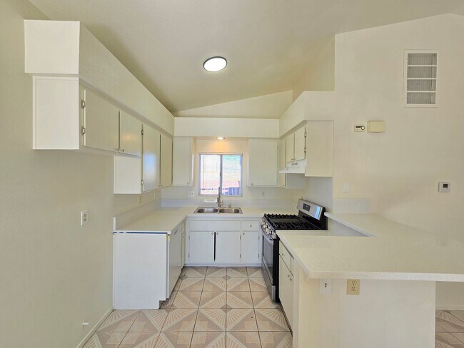 Foto del edificio - 21411 Hacienda Blvd