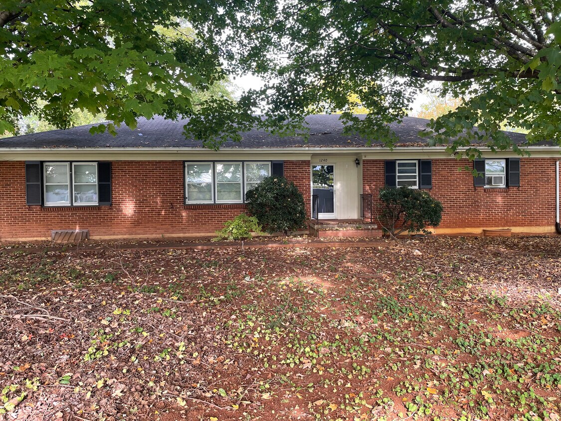 Foto principal - 1240 Burnbridge Rd