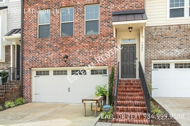 Building Photo - 1005 Lathrop Ln