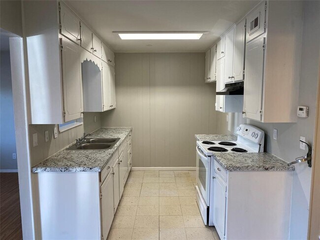 Building Photo - 1053 Linde Ave