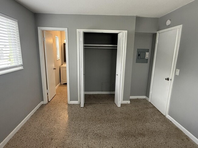 Foto del edificio - 1118 N H St