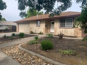 Building Photo - 232 Sherwood Dr