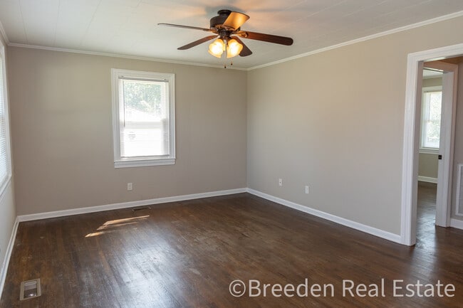 Building Photo - 1096 Elm Cir