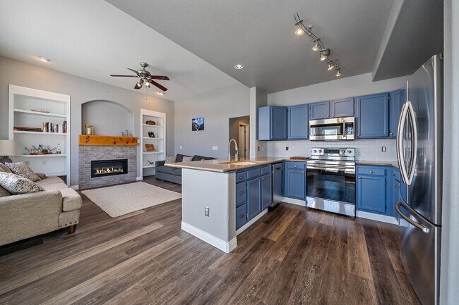 Building Photo - SHORT TERM RENTAL!!  6-7 MONTHS!! PARTIALL...
