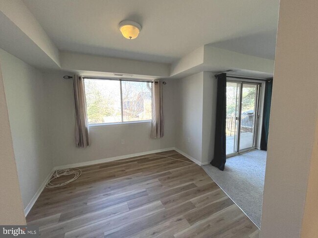 Foto del edificio - 211 Victor Pkwy