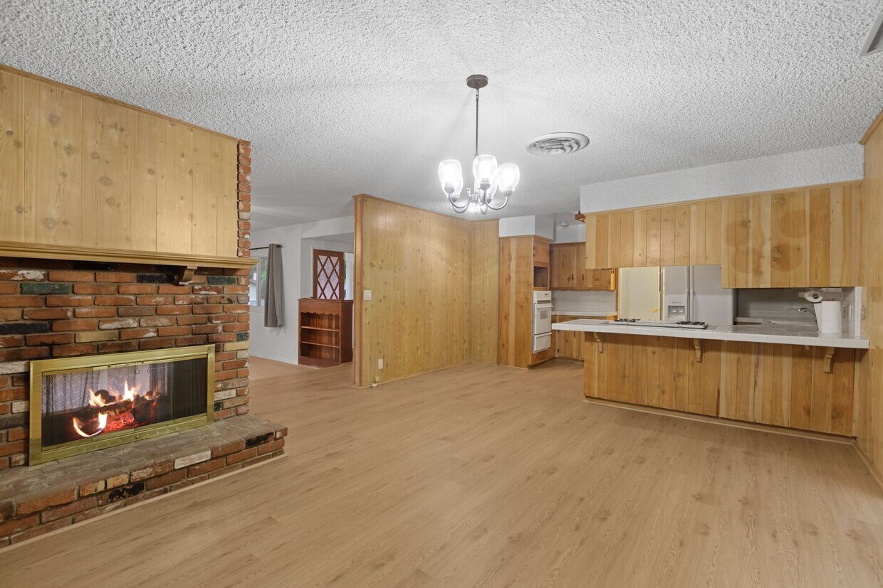 Primary Photo - Stunning 3-Bedroom Home Nestled in the Tra...