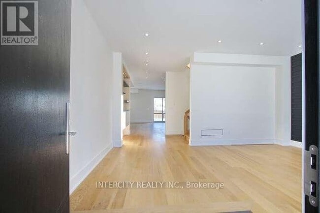 Building Photo - 247 Alderbrae Ave