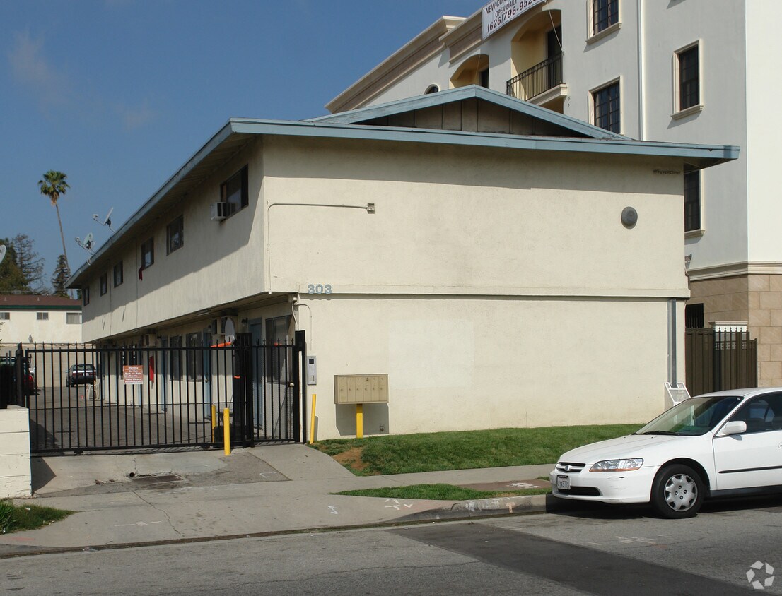 Primary Photo - 303 Hill Ave