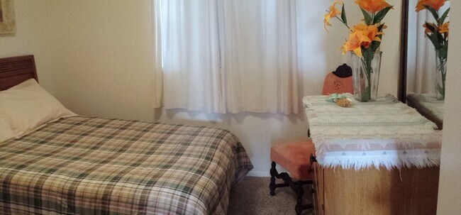 Foto del edificio - Completely Furnished 2-bedroom Apartment i...