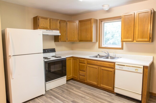 Kitchen - Stone Court Apartments