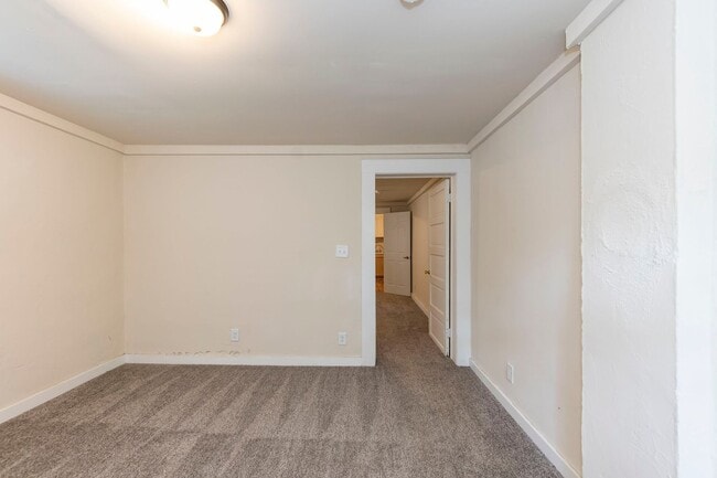 Building Photo - Edgerton Duplex 2