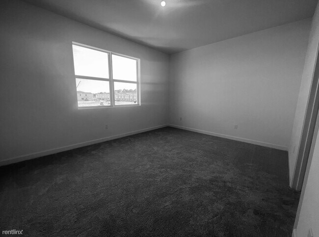 Foto del edificio - 3 br, 2.5 bath Townhome - 240 SE Woodbark St