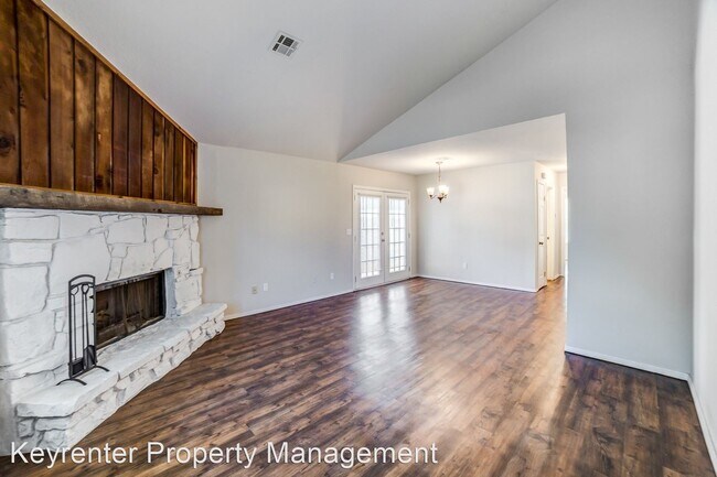 Building Photo - 2 br, 1.5 bath House - 1724 W 62nd St