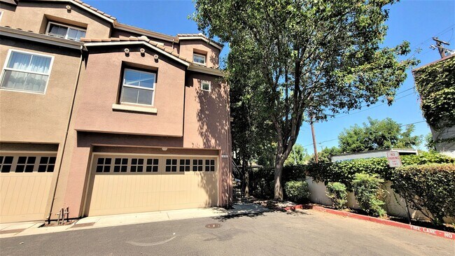 Foto del edificio - 676 Harrison Terrace