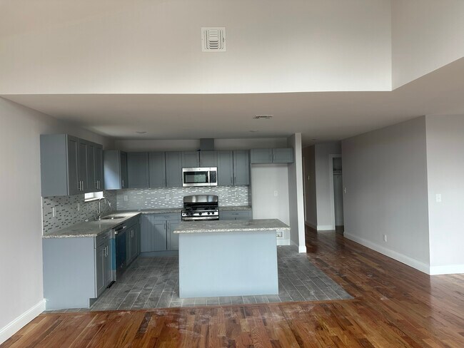 Building Photo - 887 S 14th St