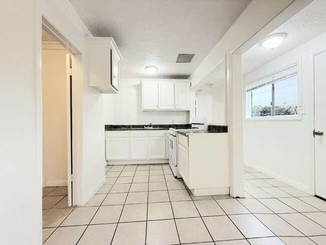 Building Photo - 14041 Orizaba Ave