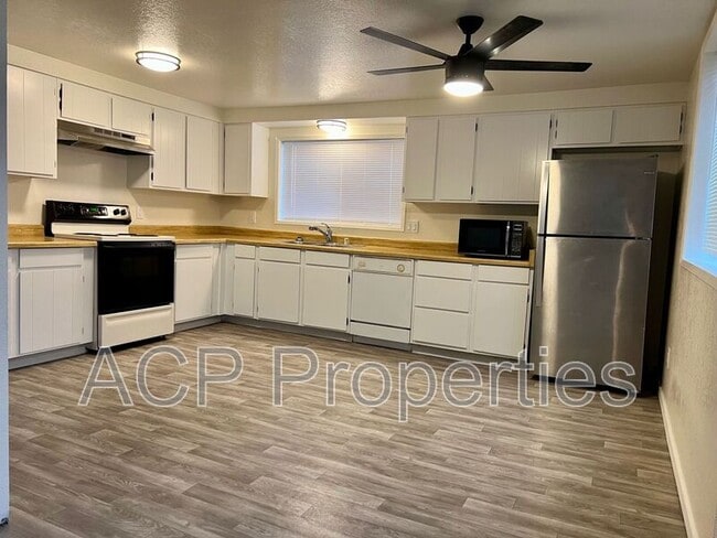 Foto del edificio - 1585 E Badger Rd