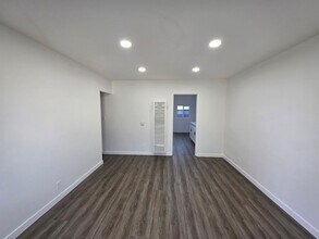 Building Photo - 605 N Sabina St