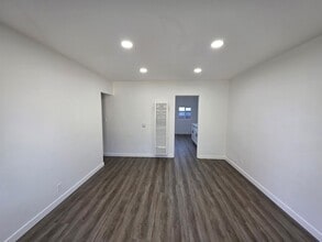 Building Photo - 605 N Sabina St