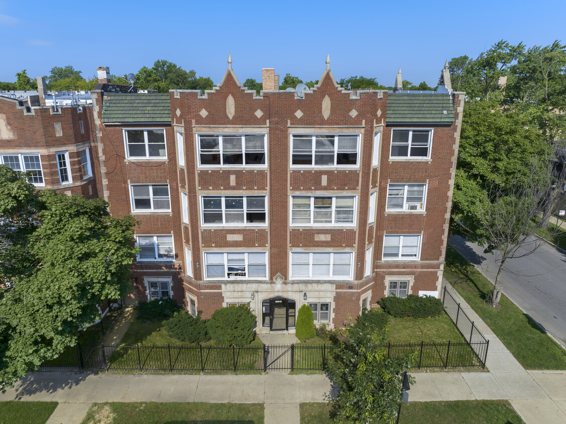 Primary Photo - 2415 E 76th St
