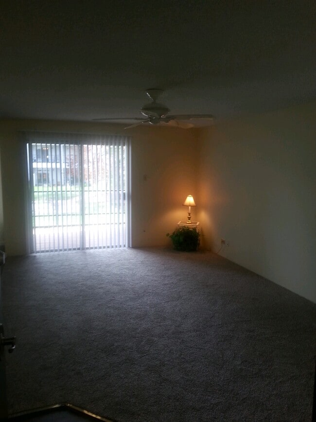 Building Photo - 2325 S Linden Ct