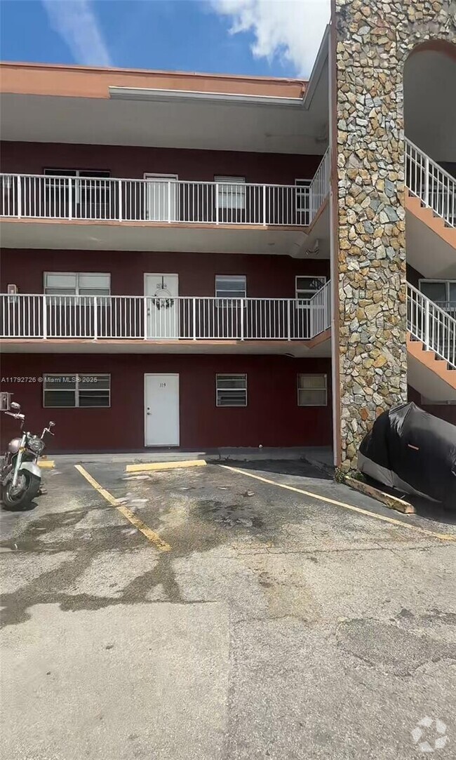 Building Photo - 6850 W 16th Dr