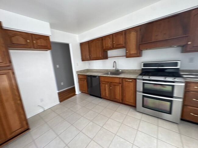 Building Photo - 424 Dewitt St