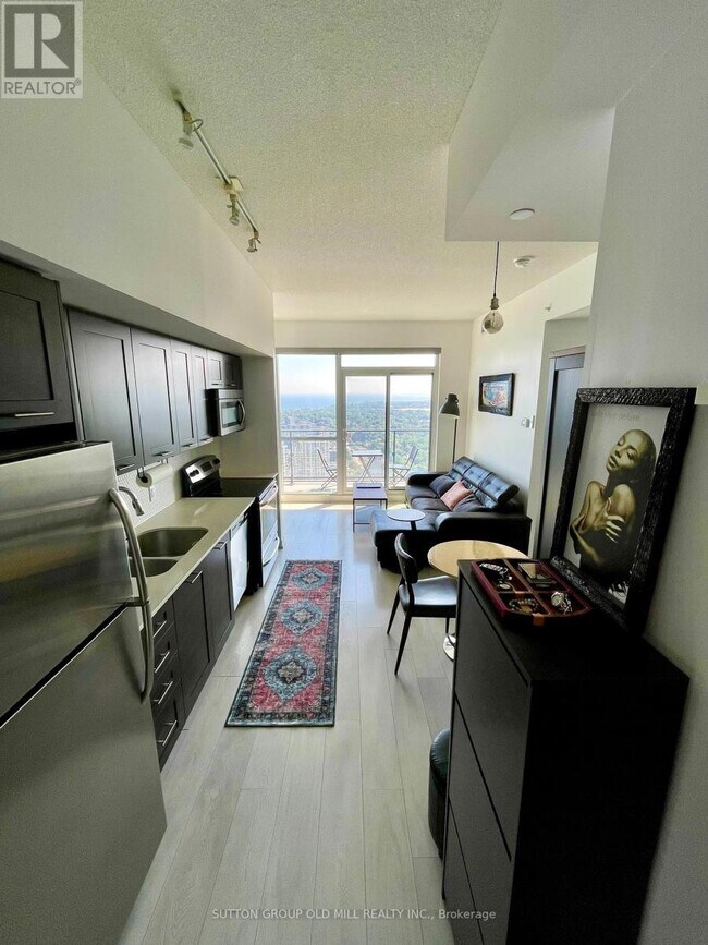 Photo du bâtiment - 2220-2220 Lake Shore Blvd W
