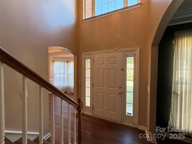 Building Photo - 111 Foxtail Dr