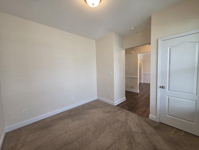 Building Photo - Beautiful Wilmington Floor Plan In Wedgefi...