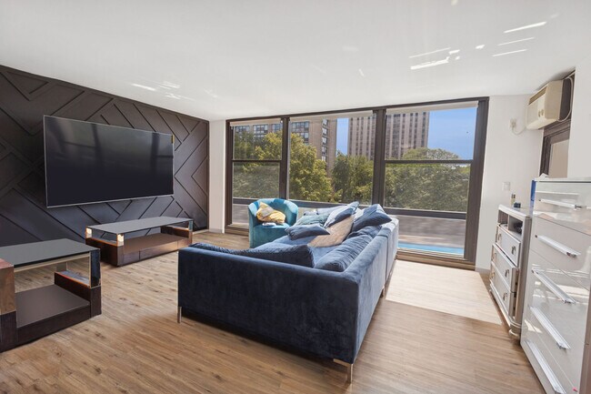 Foto del edificio - 2605 S Indiana Ave