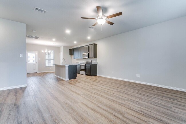 Foto del edificio - 3 bedroom 2 Bath home Move In Ready