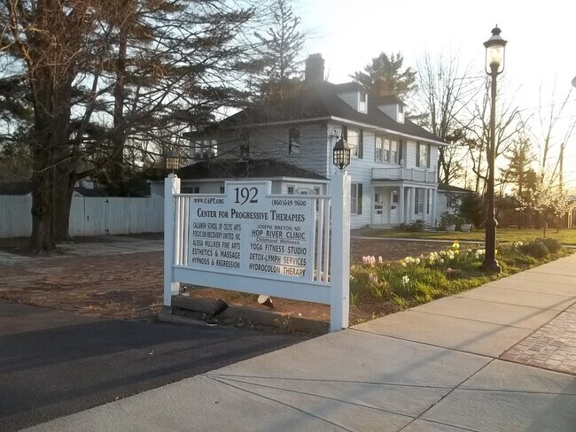 Foto del edificio - 192 Hartford Rd