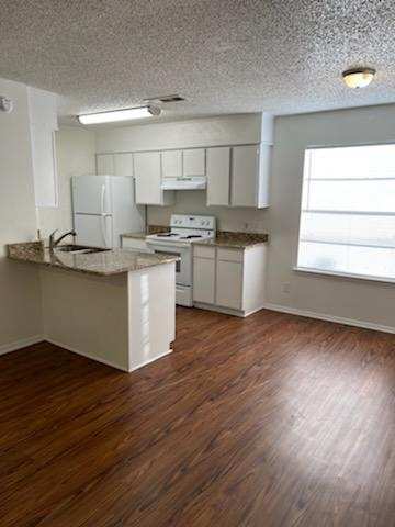 Foto del edificio - MOVE-IN READY ON 10/3/2025. Single level, ...